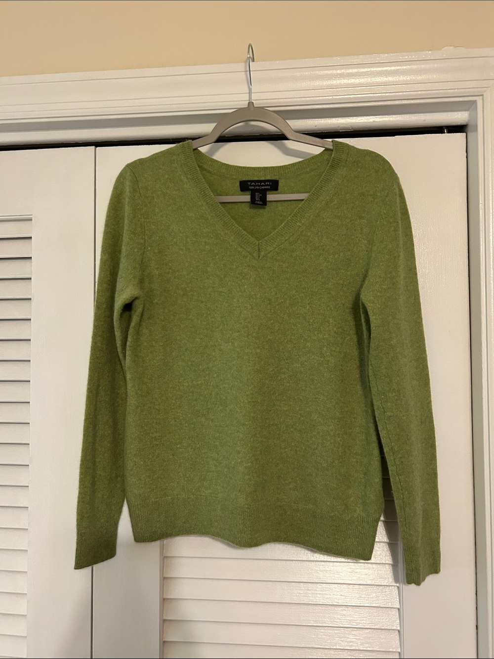 Tahari Light Olive V-Neck Pullover Sweater